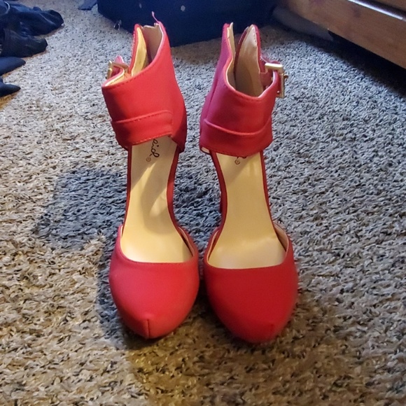 6.5 red heels - Picture 2 of 3